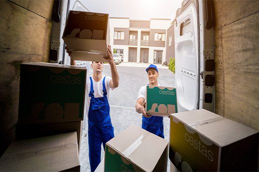 Imagem ilustrando uma empresa retirando os produtos direto dos nossos veículos de entrega.
